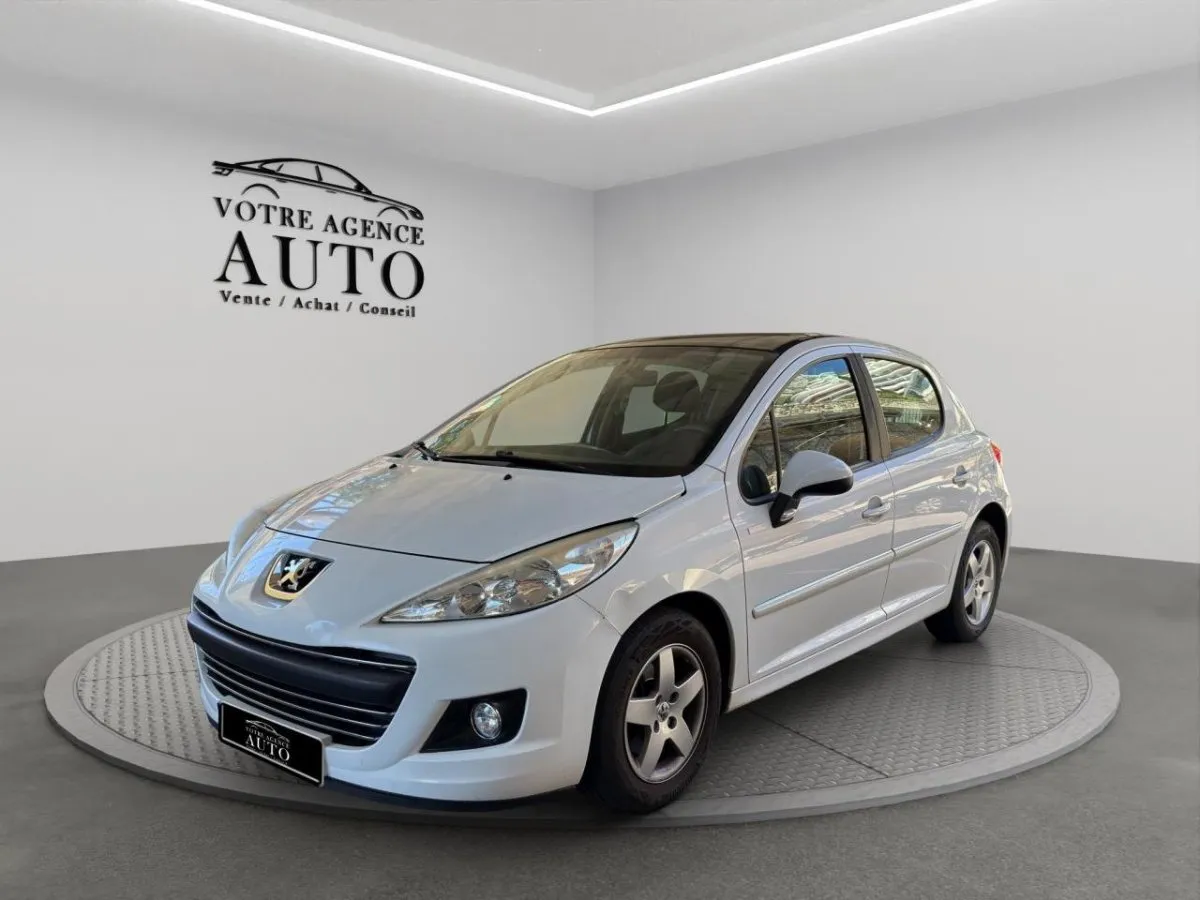Peugeot 207 1.4 VTi 16V BERLINE MILLESIM 200 PHASE 2 *TOIT PANORAMIQUE* — photo 1 sur 24